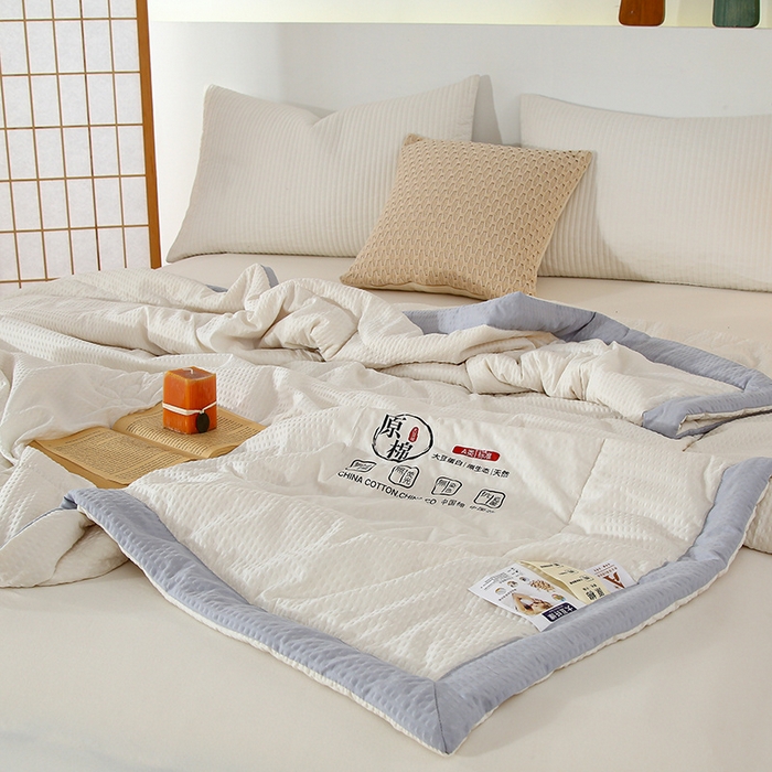 91家纺网 家纺一手货源 找家纺 爱宝被业 2025新款泡泡纱夏被 米黄