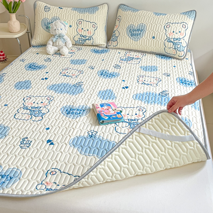 91家纺网 家纺一手货源 找家纺 沐慕 2024新款小清新印花乳胶凉席 吉他熊