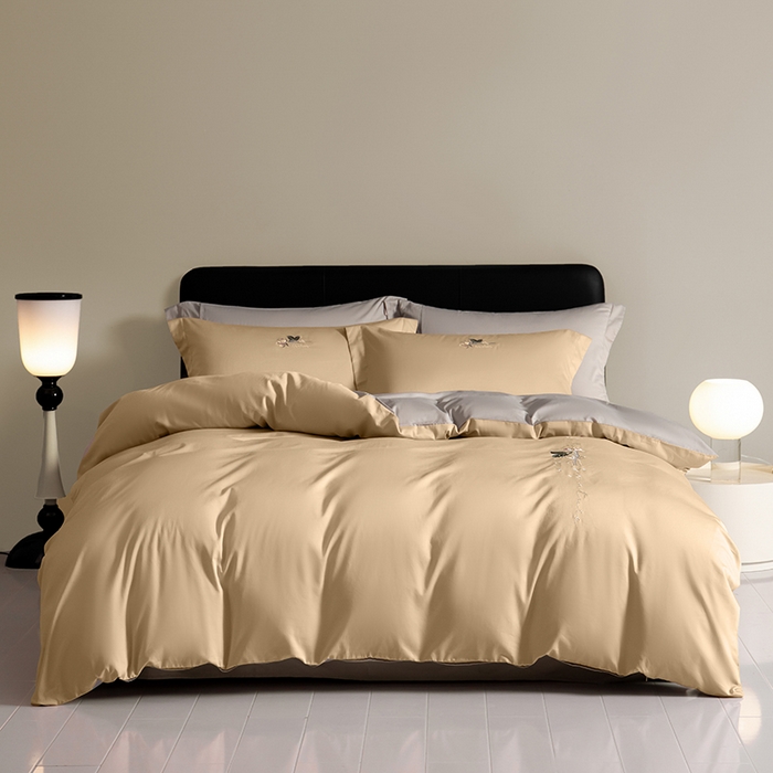 91家纺网 家纺一手货源 找家纺 秀色家纺 2025新款轻奢60支贡缎长绒纯棉四件套全棉简约清新刺绣花被套床单高级感 香槟金+烟墨灰