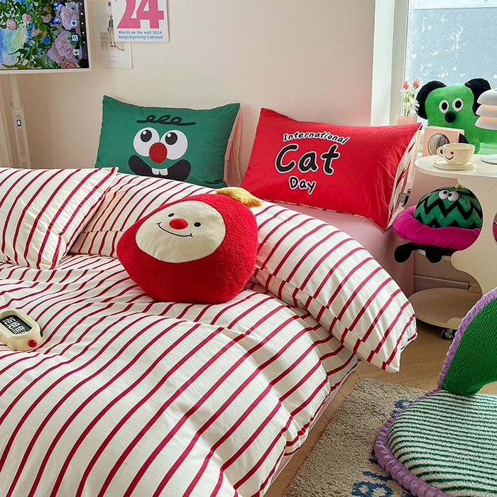 91家纺网 家纺一手货源 找家纺  2024新款大版枕套数码印花全棉四件套 红条纹