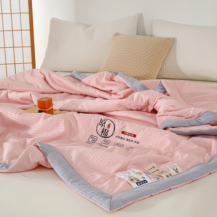 91家纺网 家纺一手货源 找家纺 爱宝被业 2025新款泡泡纱夏被 粉色