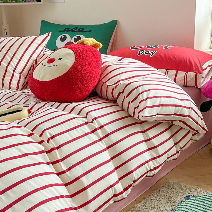 91家纺网 家纺一手货源 找家纺  2024新款大版枕套数码印花全棉四件套 红条纹