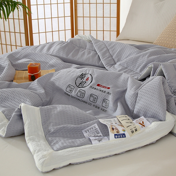 91家纺网 家纺一手货源 找家纺 爱宝被业 2025新款泡泡纱夏被 灰色