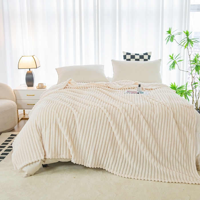 91家纺网 家纺一手货源 找家纺 卡琪曼 2024新款高克重魔法绒牛奶绒毛毯毯子 米白