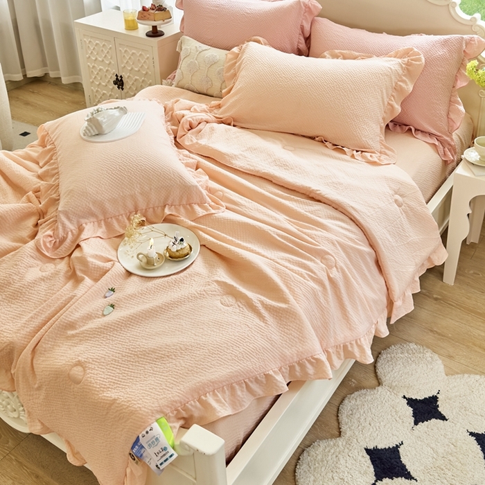 91家纺网 家纺一手货源 找家纺 米菲 2024新款泡泡棉纯色花边款夏被夏被四件套 樱花粉