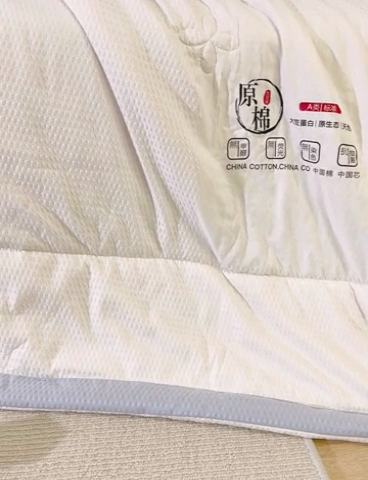 91家纺网 家纺一手货源 找家纺 爱宝被业 2025新款泡泡纱夏被 米黄