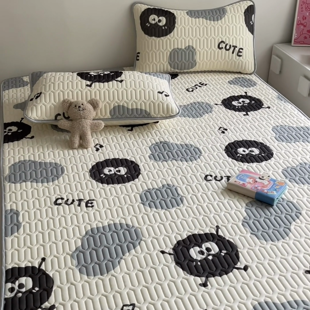 91家纺网 家纺一手货源 找家纺 沐慕 2024新款小清新印花乳胶凉席 黑球球