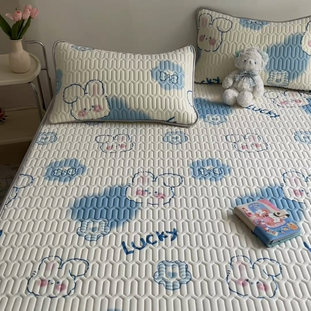 91家纺网 家纺一手货源 找家纺 沐慕 2024新款小清新印花乳胶凉席 爱心小兔