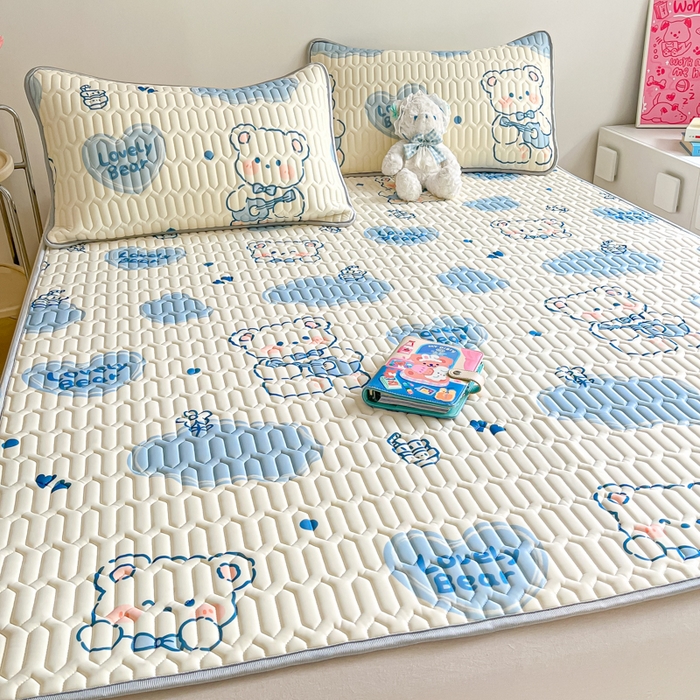 91家纺网 家纺一手货源 找家纺 沐慕 2024新款小清新印花乳胶凉席 吉他熊