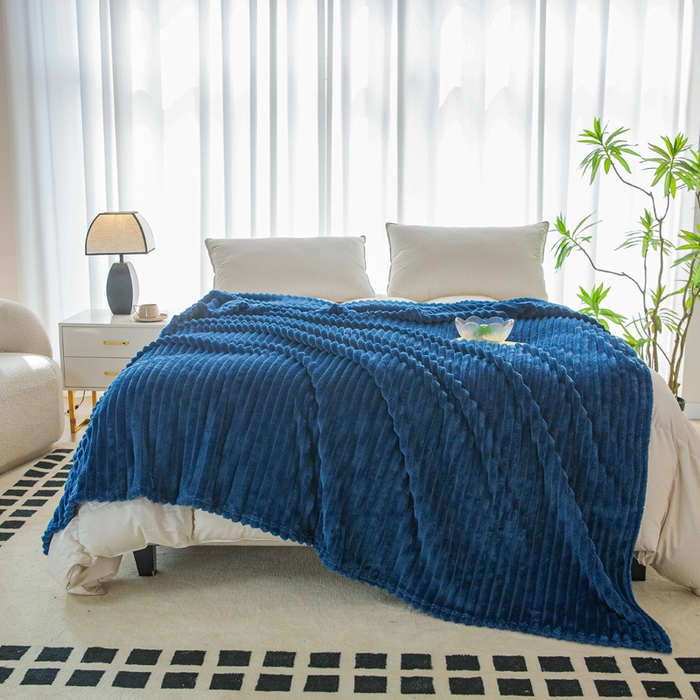 91家纺网 家纺一手货源 找家纺 卡琪曼 2024新款高克重魔法绒牛奶绒毛毯毯子 深蓝