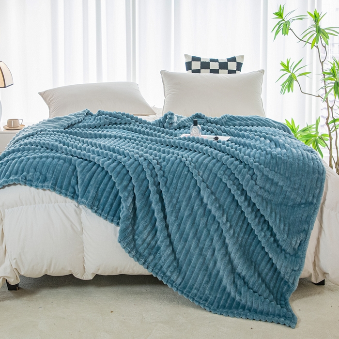 91家纺网 家纺一手货源 找家纺 卡琪曼 2024新款高克重魔法绒牛奶绒毛毯毯子 灰蓝