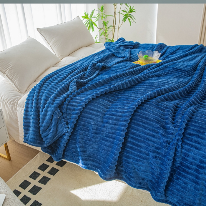 91家纺网 家纺一手货源 找家纺 卡琪曼 2024新款高克重魔法绒牛奶绒毛毯毯子 深蓝