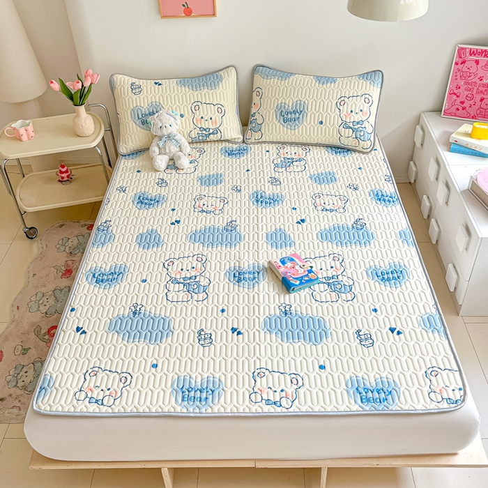 91家纺网 家纺一手货源 找家纺 沐慕 2024新款小清新印花乳胶凉席 吉他熊