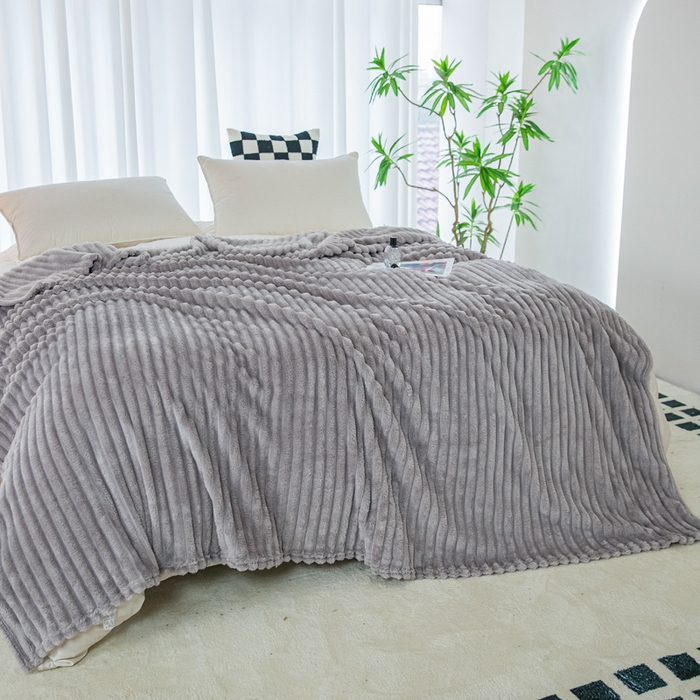 91家纺网 家纺一手货源 找家纺 卡琪曼 2024新款高克重魔法绒牛奶绒毛毯毯子 浅灰