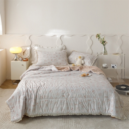 91家纺网 家纺一手货源 找家纺 有货 2024新款春夏新款法式针织棉印花夏被春秋被 面包狗