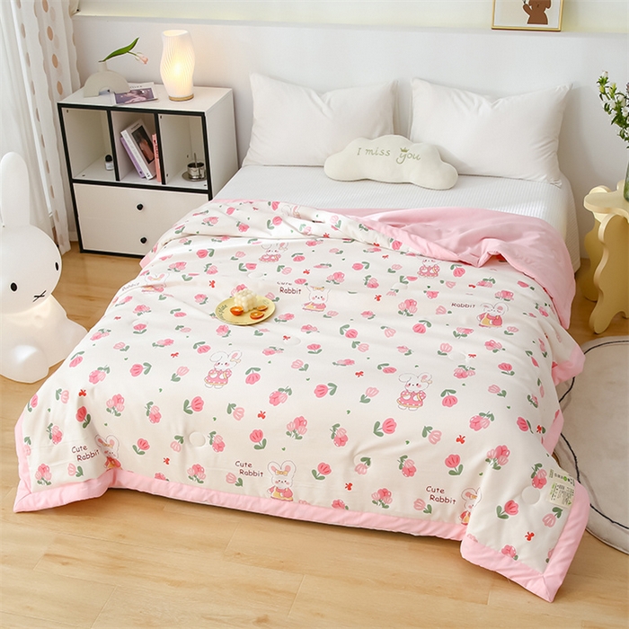 91家纺网 家纺一手货源 找家纺 爱宝被业 2025新款水洗棉麻双层纱夏凉被 花园兔