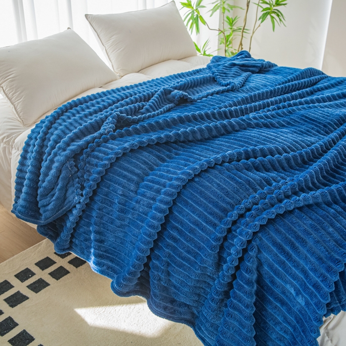 91家纺网 家纺一手货源 找家纺 卡琪曼 2024新款高克重魔法绒牛奶绒毛毯毯子 深蓝