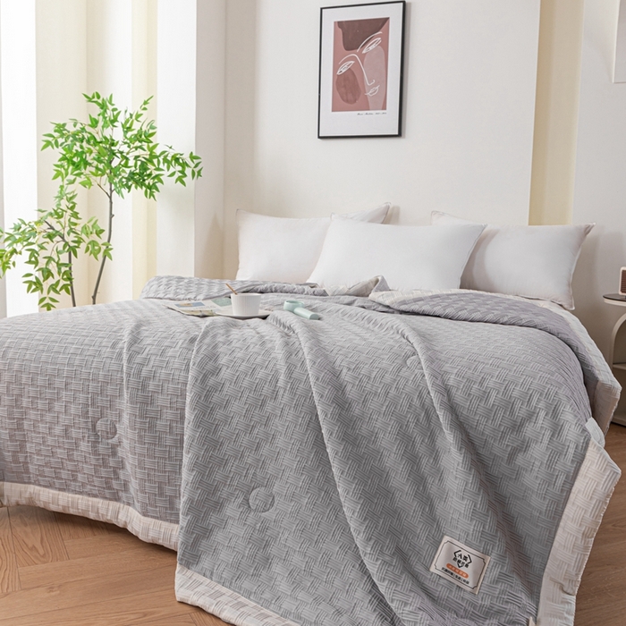91家纺网 家纺一手货源 找家纺 爱宝被业 2025新款华夫格提花针织棉纤维夏被 绅士灰