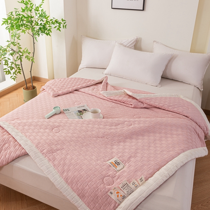 91家纺网 家纺一手货源 找家纺 爱宝被业 2025新款华夫格提花针织棉纤维夏被 山茶粉