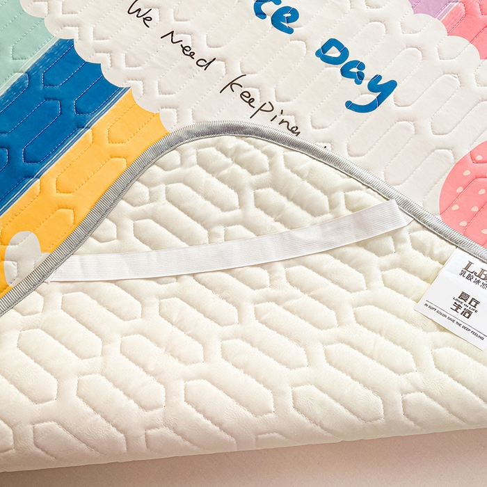 91家纺网 家纺一手货源 找家纺 贝拉梦家纺 2024新款乳胶凉席印花款三件套 彩虹莓莓