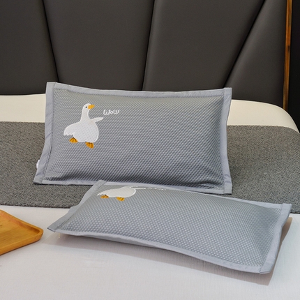 91家纺网 家纺一手货源 找家纺  2025新款凉感席夏季冰藤枕茶叶枕 大鹅凉豆枕