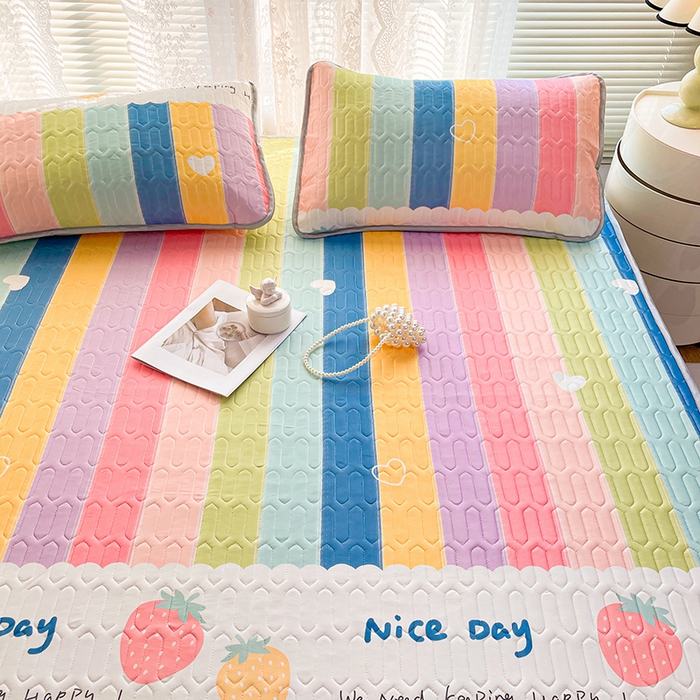 91家纺网 家纺一手货源 找家纺 贝拉梦家纺 2024新款乳胶凉席印花款三件套 彩虹莓莓