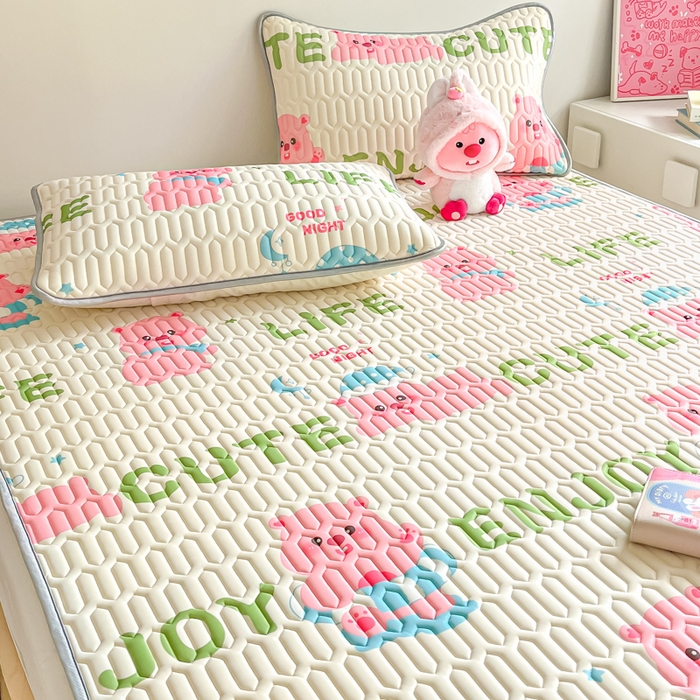 91家纺网 家纺一手货源 找家纺 沐慕 2024新款小清新印花乳胶凉席 可爱粉猪