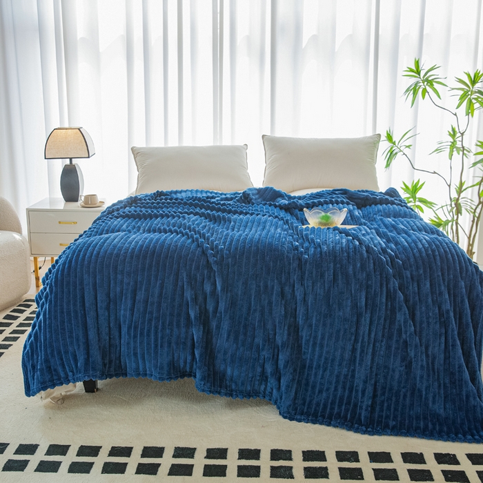 91家纺网 家纺一手货源 找家纺 卡琪曼 2024新款高克重魔法绒牛奶绒毛毯毯子 深蓝