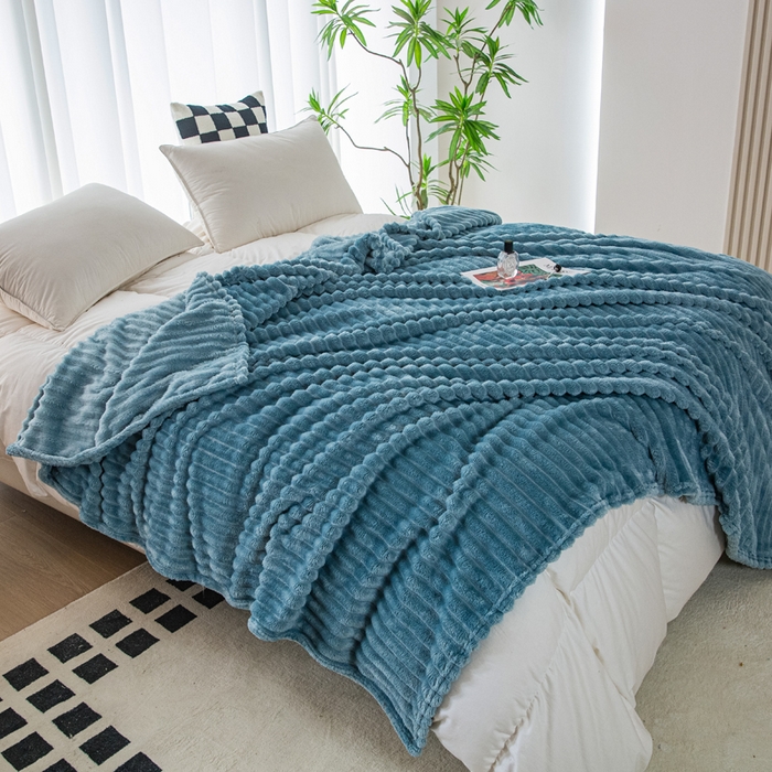 91家纺网 家纺一手货源 找家纺 卡琪曼 2024新款高克重魔法绒牛奶绒毛毯毯子 灰蓝