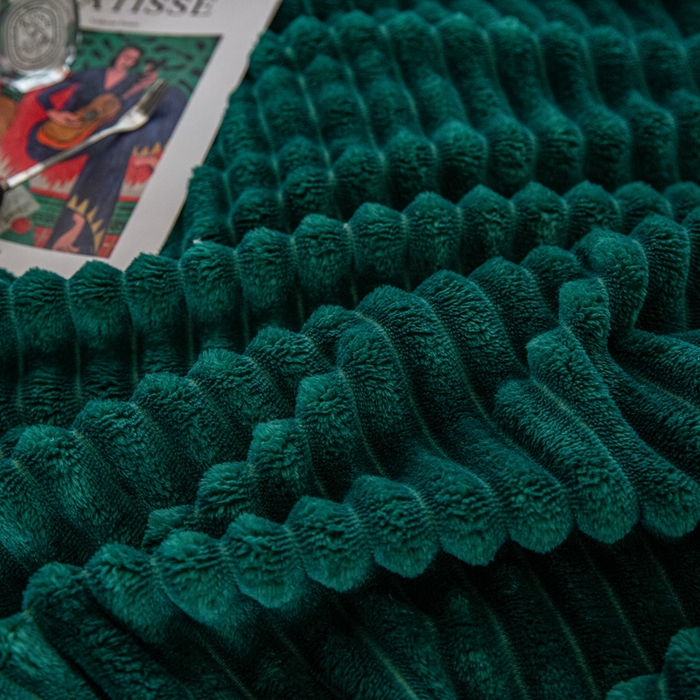 91家纺网 家纺一手货源 找家纺 卡琪曼 2024新款高克重魔法绒牛奶绒毛毯毯子 墨绿