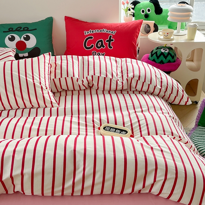 91家纺网 家纺一手货源 找家纺  2024新款大版枕套数码印花全棉四件套 红条纹