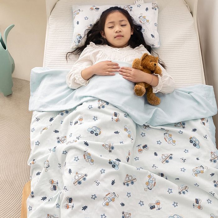 91家纺网 家纺一手货源 找家纺 嗨生活 2025新款全棉双层纱夏被毯儿童夏被幼儿园夏被 汽车乐园