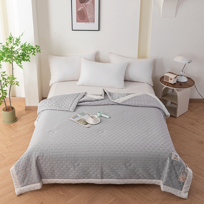 91家纺网 家纺一手货源 找家纺 爱宝被业 2025新款华夫格提花针织棉纤维夏被 绅士灰