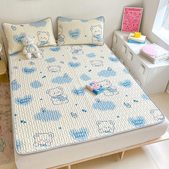 91家纺网 家纺一手货源 找家纺 沐慕 2024新款小清新印花乳胶凉席 吉他熊