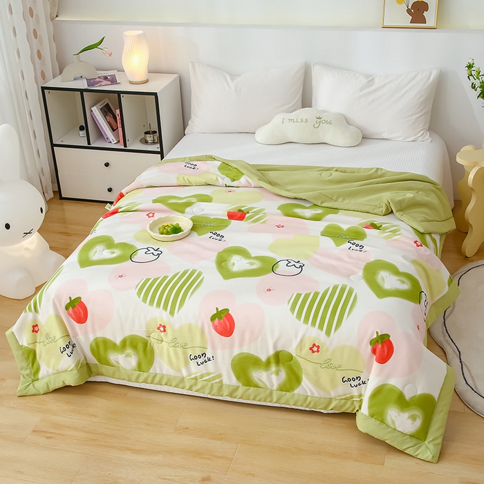 91家纺网 家纺一手货源 找家纺 爱宝被业 2025新款水洗棉麻双层纱夏凉被 甜心草莓