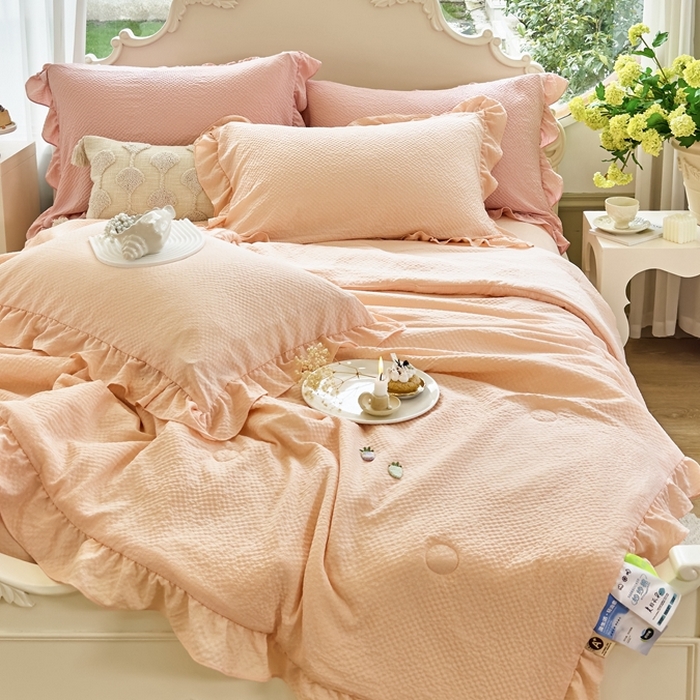 91家纺网 家纺一手货源 找家纺 米菲 2024新款泡泡棉纯色花边款夏被夏被四件套 樱花粉