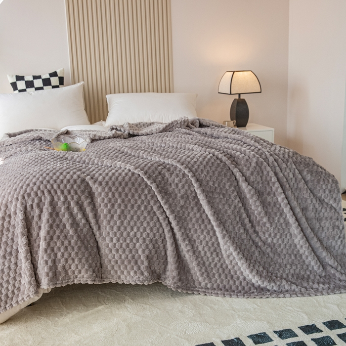 91家纺网 家纺一手货源 找家纺 卡琪曼 2025新款高克重金龟绒牛奶绒毛毯毯子 浅灰