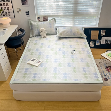 倾慕2024新款简约风牛奶丝凉席 摩登时代