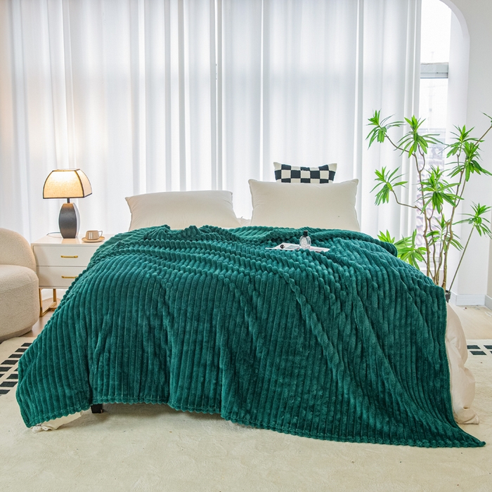 91家纺网 家纺一手货源 找家纺 卡琪曼 2024新款高克重魔法绒牛奶绒毛毯毯子 墨绿