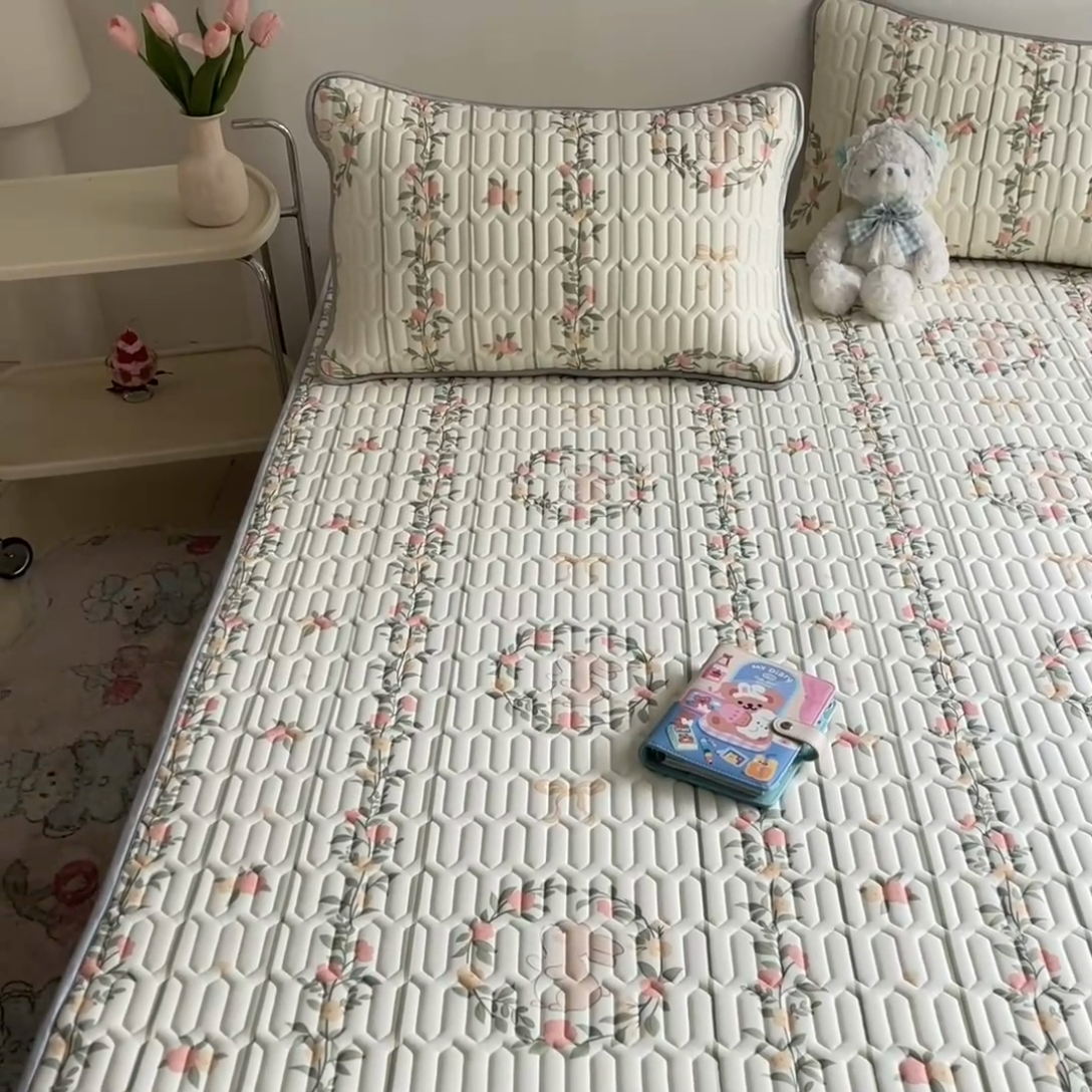 91家纺网 家纺一手货源 找家纺 沐慕 2024新款小清新印花乳胶凉席 花环兔兔