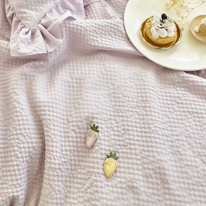 91家纺网 家纺一手货源 找家纺 米菲 2024新款泡泡棉纯色花边款夏被夏被四件套 丁香紫