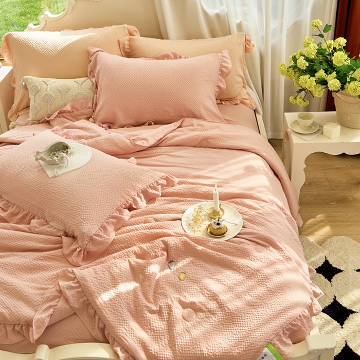 91家纺网 家纺一手货源 找家纺 米菲 2024新款泡泡棉纯色花边款夏被夏被四件套 浪漫橙