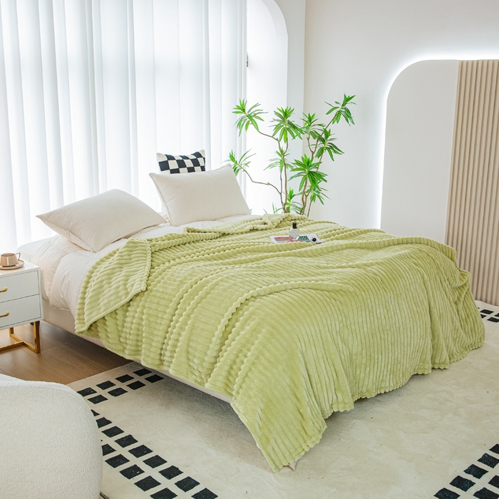 91家纺网 家纺一手货源 找家纺 卡琪曼 2024新款高克重魔法绒牛奶绒毛毯毯子 奶油绿