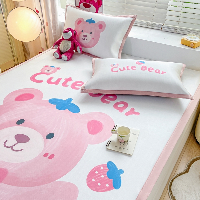 91家纺网 家纺一手货源 找家纺 博雅 2024新款1200D大版牛奶冰丝席 莓莓熊