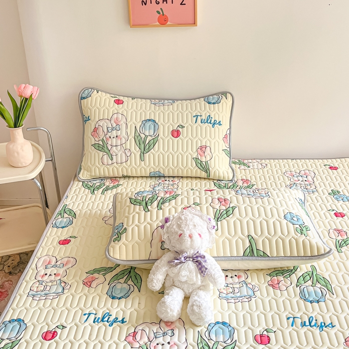 91家纺网 家纺一手货源 找家纺 沐慕 2024新款小清新印花乳胶凉席 郁金香小兔