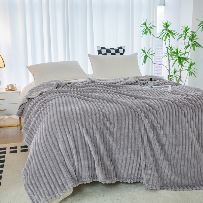 91家纺网 家纺一手货源 找家纺 卡琪曼 2024新款高克重魔法绒牛奶绒毛毯毯子 浅灰