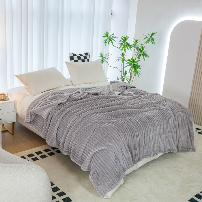 91家纺网 家纺一手货源 找家纺 卡琪曼 2024新款高克重魔法绒牛奶绒毛毯毯子 浅灰