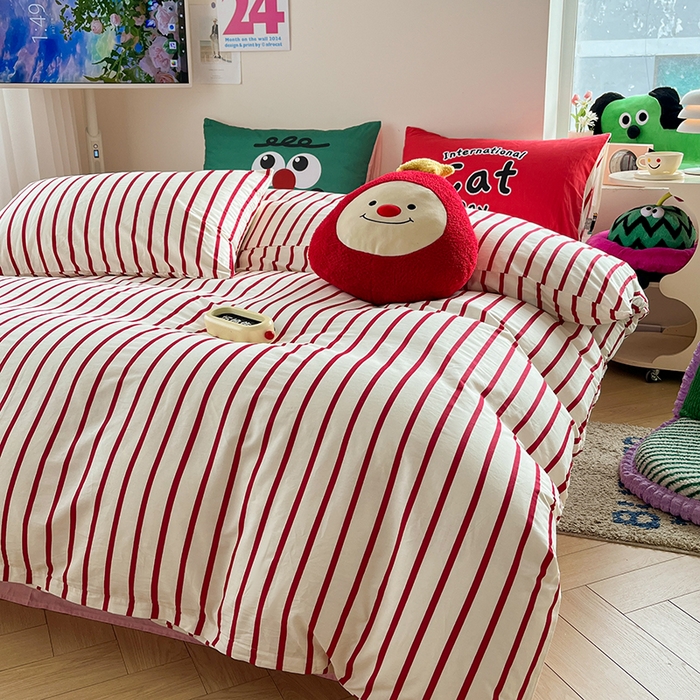 91家纺网 家纺一手货源 找家纺  2024新款大版枕套数码印花全棉四件套 红条纹