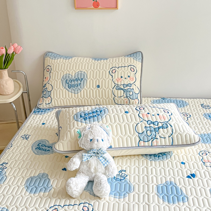 91家纺网 家纺一手货源 找家纺 沐慕 2024新款小清新印花乳胶凉席 吉他熊