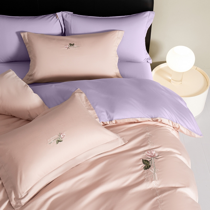 91家纺网 家纺一手货源 找家纺 秀色家纺 2025新款轻奢60支贡缎长绒纯棉四件套全棉简约清新刺绣花被套床单高级感 茱萸粉+丁香